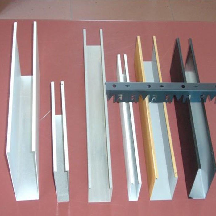 U-shaped aluminum baffle samples in different sizes and colors with a clip-in carrier rail